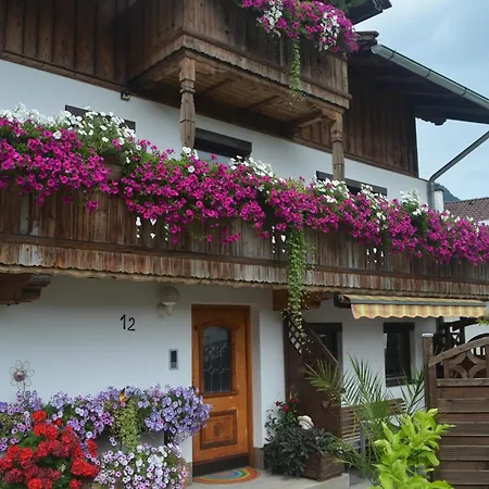 Old But Gold Apartment Schlitters